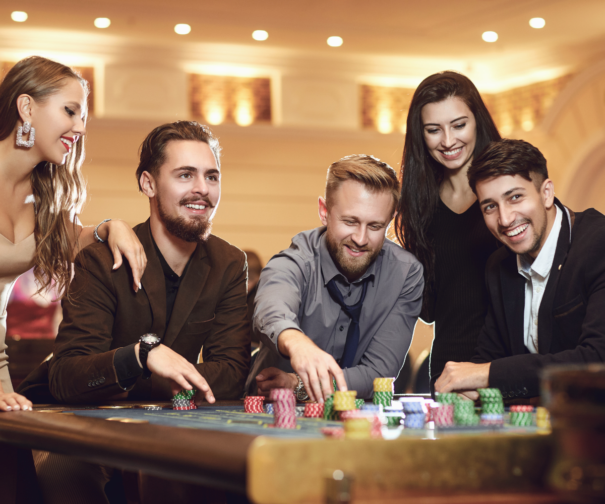 Hình ảnh nhóm người chơi casino 2
